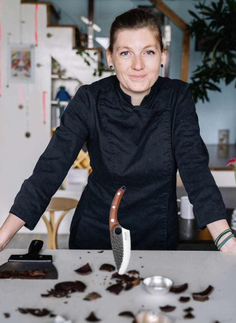 Emilie Carrè avec le couteau Huusk